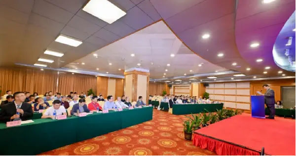 क्यूजीएमला 2024 अभियांत्रिकी बांधकाम साहित्य उत्पादने मशीनरी शाखा वार्षिक बैठक आणि उद्योग प्रशिक्षण विनिमय बैठकीत उपस्थित राहण्यासाठी आमंत्रित केले गेले होते.