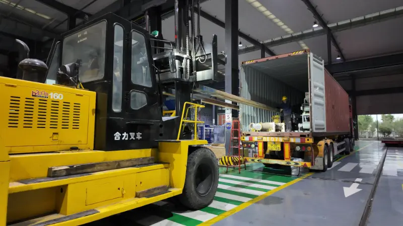 प्रचंड जहाजांवर विश्वास आहे आणि हुशारीने तयार केलेली उपकरणे जगभरातील गंतव्यस्थानांकडे जात आहेत.