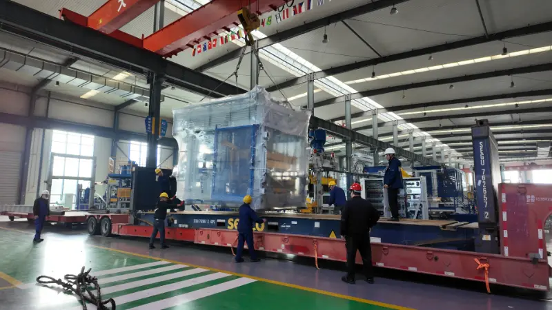 क्वानगॉन्ग इंटेलिजेंट ब्रिक मेकिंग मशिन्स नवीन परदेश प्रवासाला निघाल्या आहेत, ज्यामुळे जागतिक पायाभूत सुविधांच्या ग्रीन अपग्रेडमध्ये योगदान आहे.