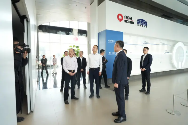 विकासाला चालना देण्यासाठी सरकार आणि उद्योग एकत्र काम करतात; साइटवरील संशोधन उपक्रमांच्या हृदयाला उबदार करते.