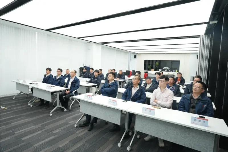 Quangong Machinery Co., Ltd. च्या परदेशात वीट बनवण्याच्या प्रकल्पासाठी एकत्रीकरण बैठक यशस्वीरित्या संपन्न झाली.